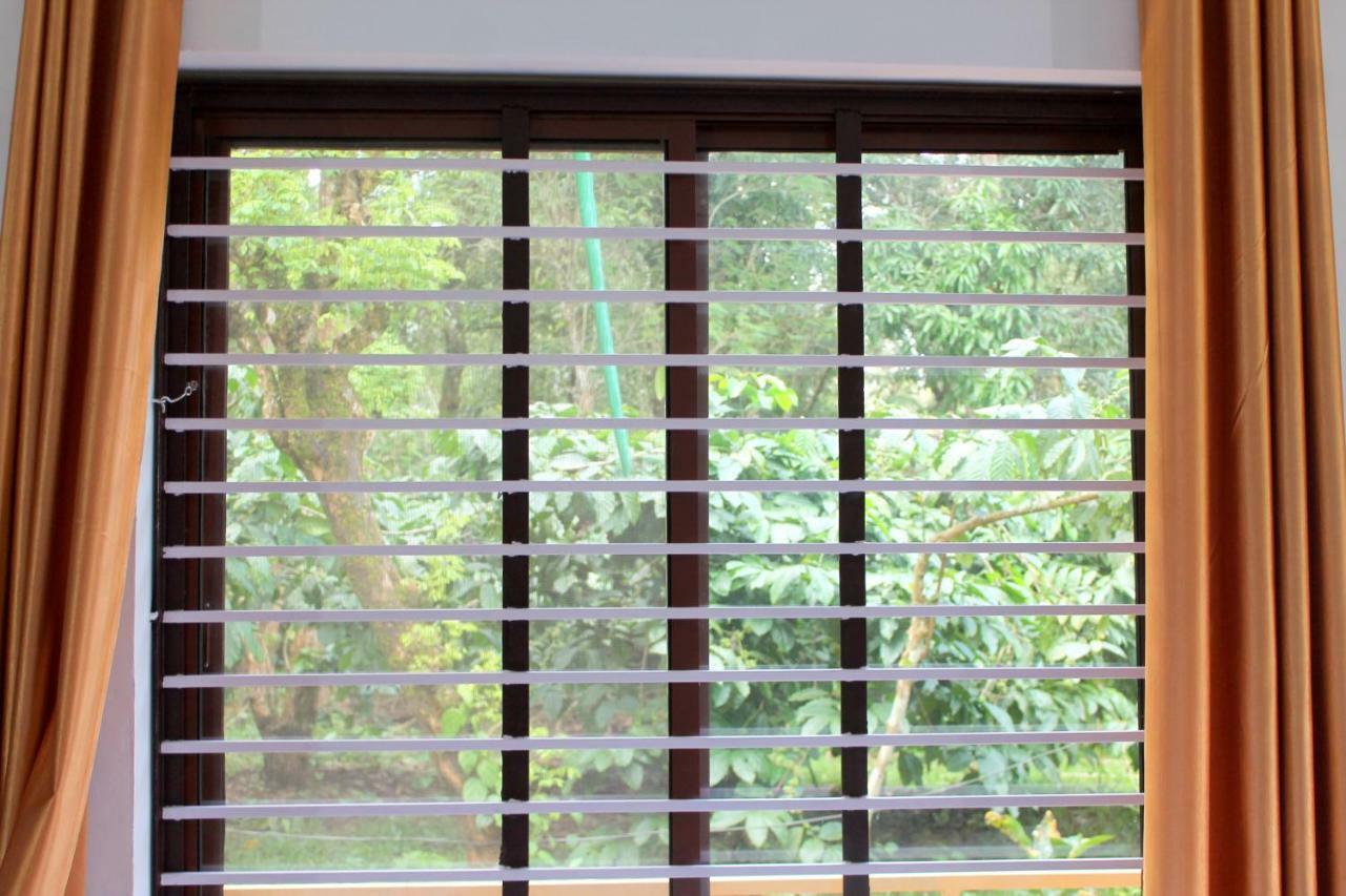 Woodside Homestay Wayanad Batheri Exteriör bild